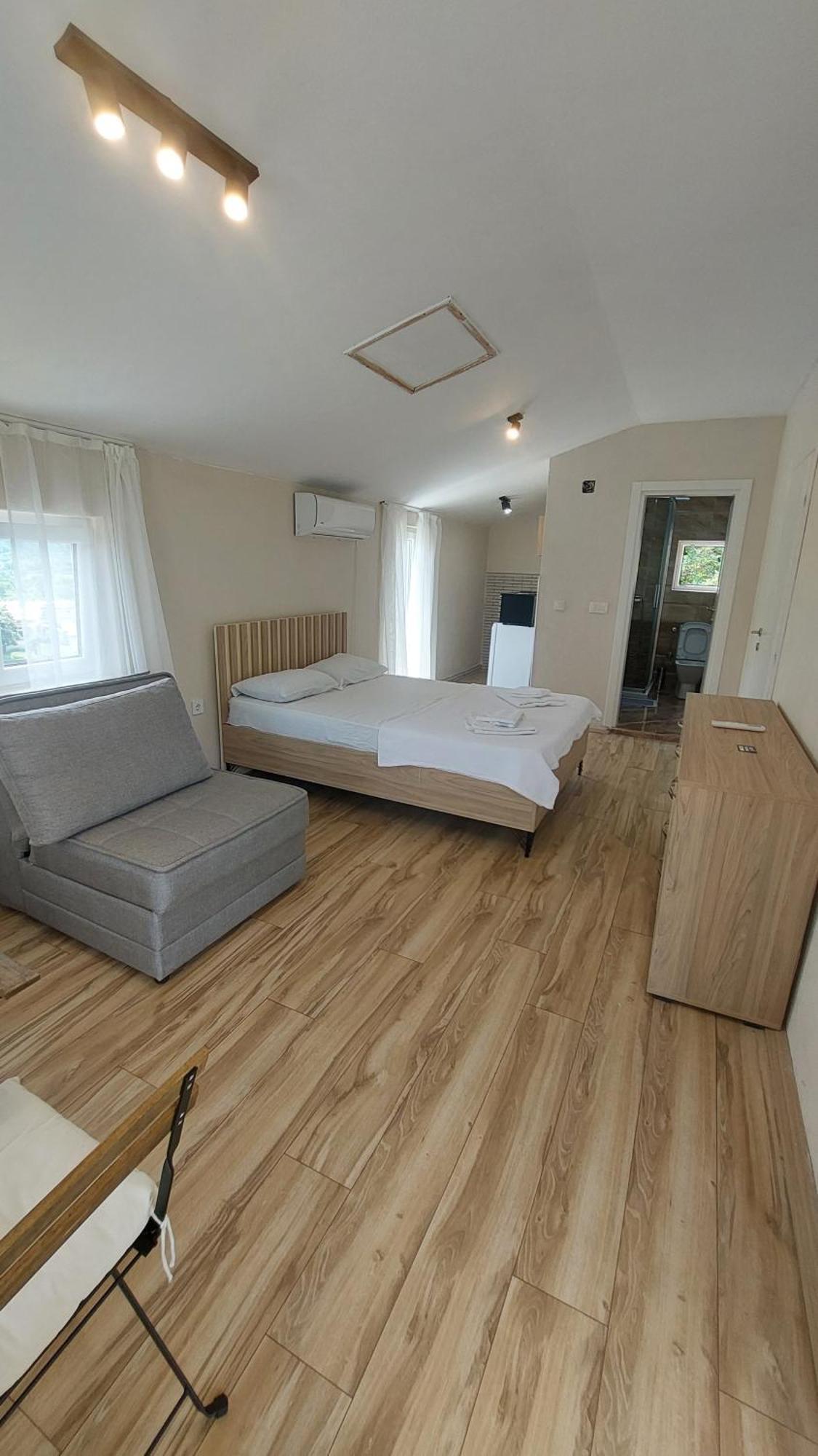 Superb Apartments Virpazar Ngoại thất bức ảnh